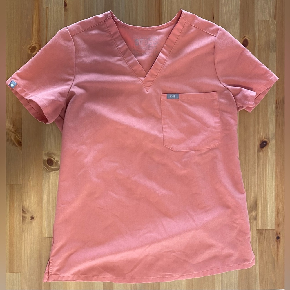FIGS coral scrub top